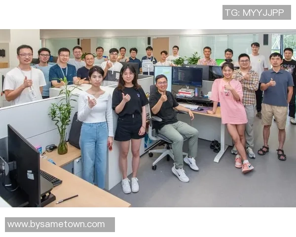张峻豪在运动会上展现篮球才华引领团队奋勇争先的精彩瞬间